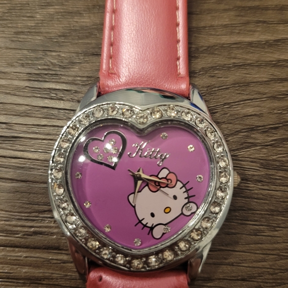 2 Hello Kitty /Pink kids Womens Wrist Watch with Heart Quartz Face - Picture 4 of 4